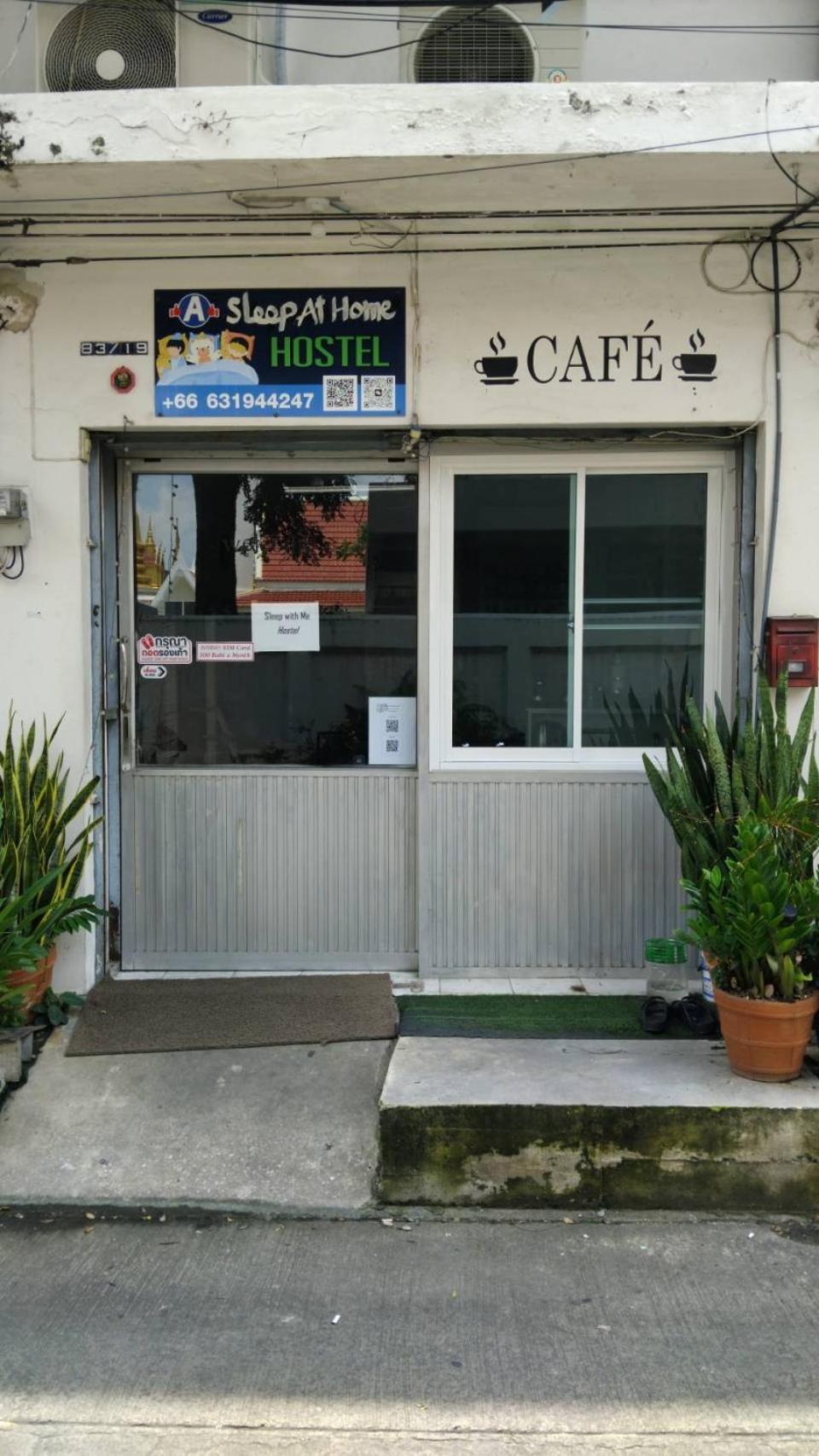 Sleepwith Me Hostel Bangkok Exterior photo